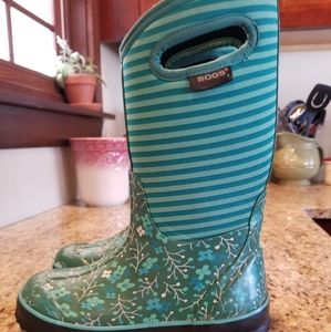 Girls size 1 Bogs